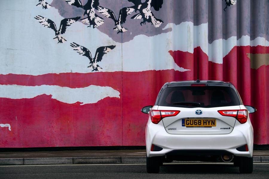  Toyota Yaris Hybrid Y20 2019 года  (UK) (фото 5 из 38)